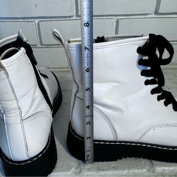 Women's Madden Girl "Kurrt" White & Black Combat Boots Size: 7 1/2 M - Picture 10 of 10